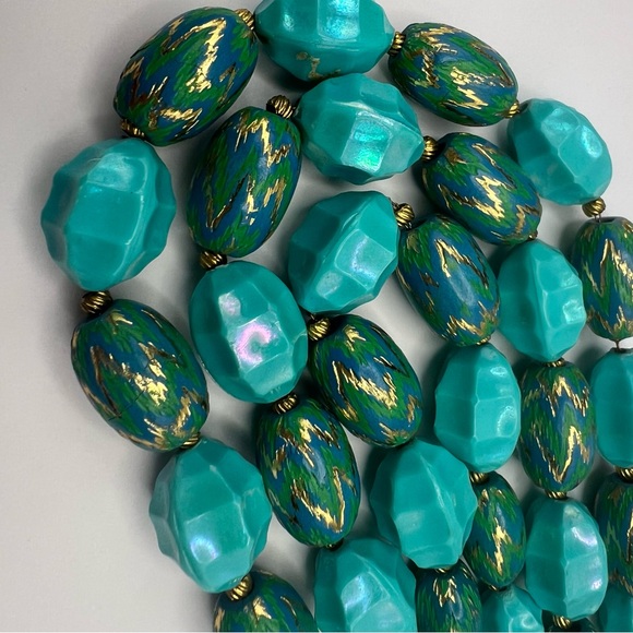 Elegant Vintage Hobe Turquoise Chevron Lucite Beaded Necklace w/ Gold Tone Chain - Picture 11 of 12